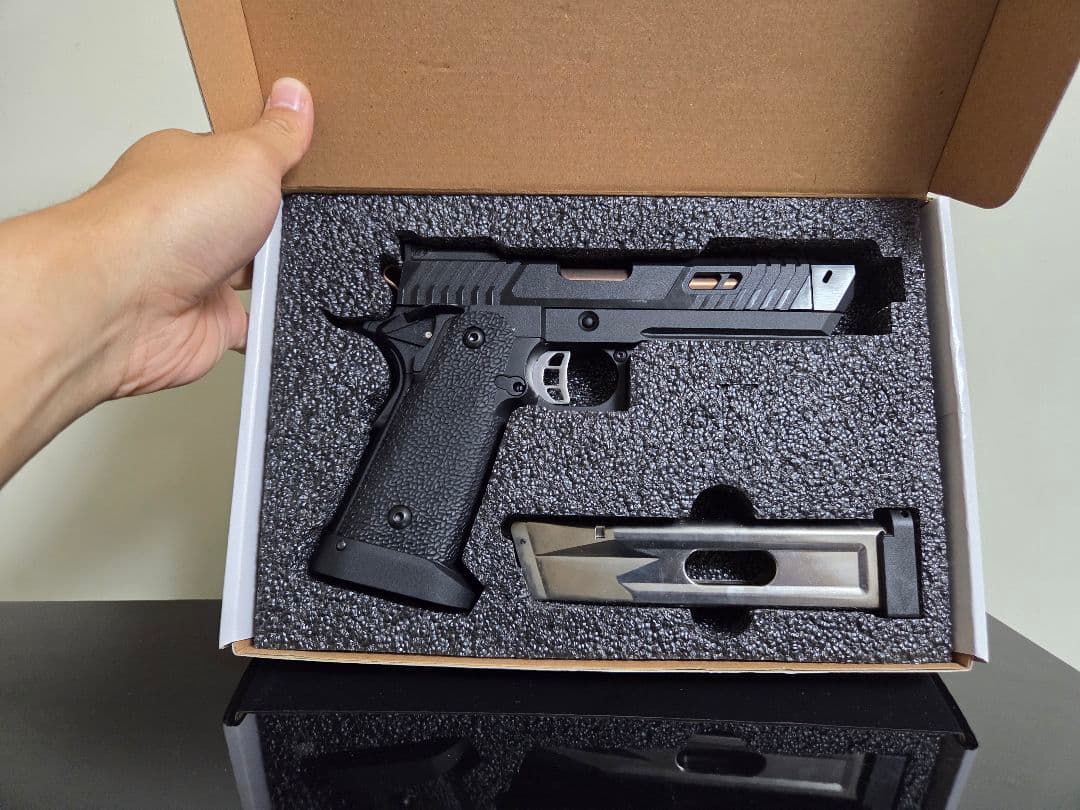 誠*様 ジョンウィックビットバイパー ガスガン ブラック マガジン3本付き