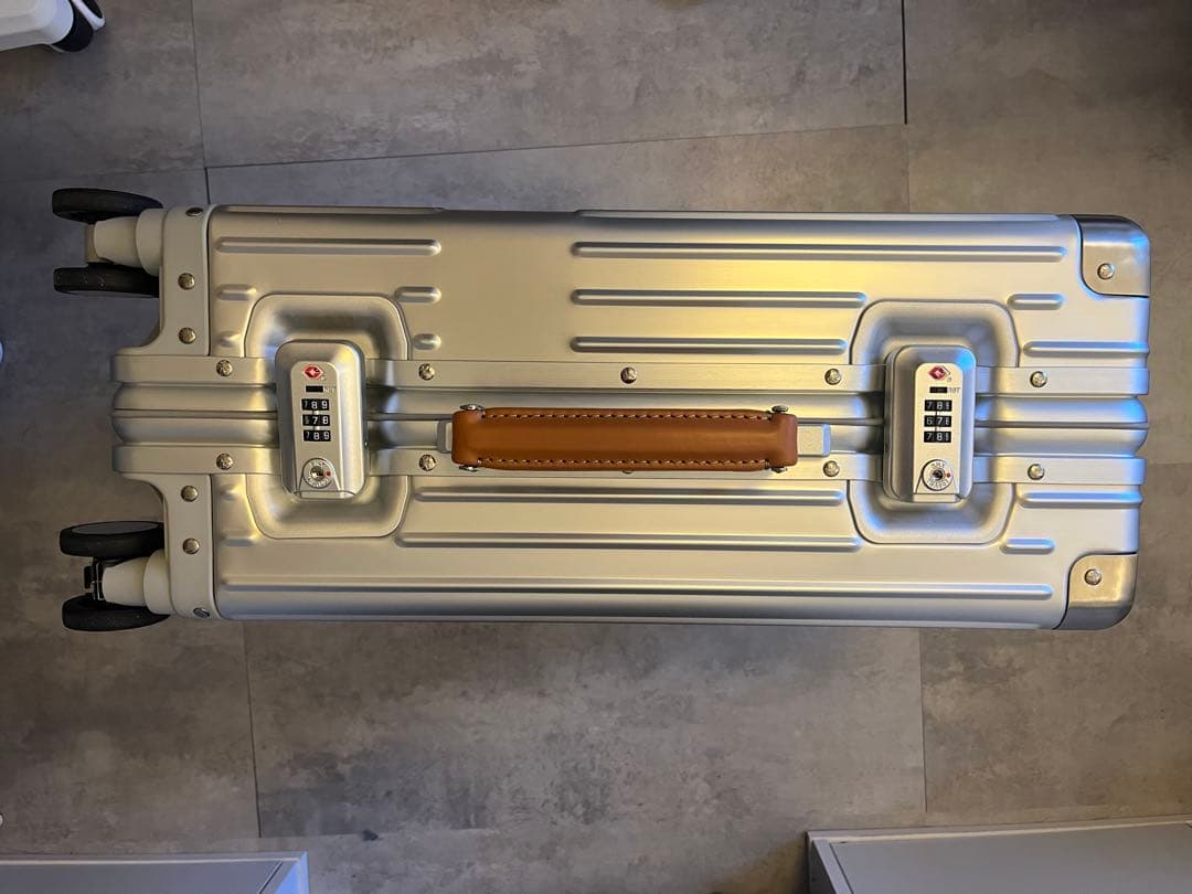 【新品未使用】イノベーター innovator アルミ 36L キャリーケース