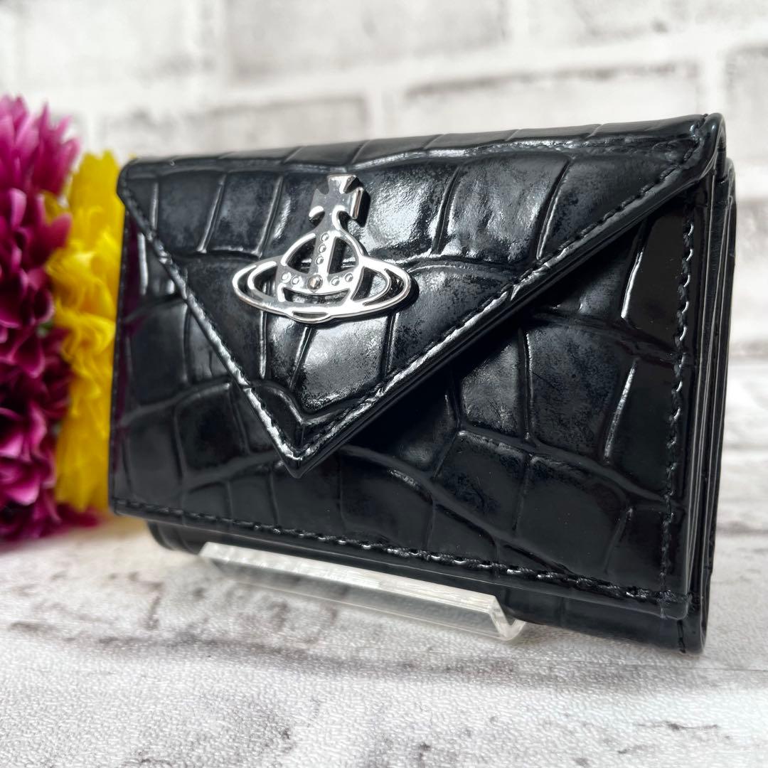 美品✨ヴィヴィアンウエストウッド　三つ折り財布　クロコ型押し　レター型　黒