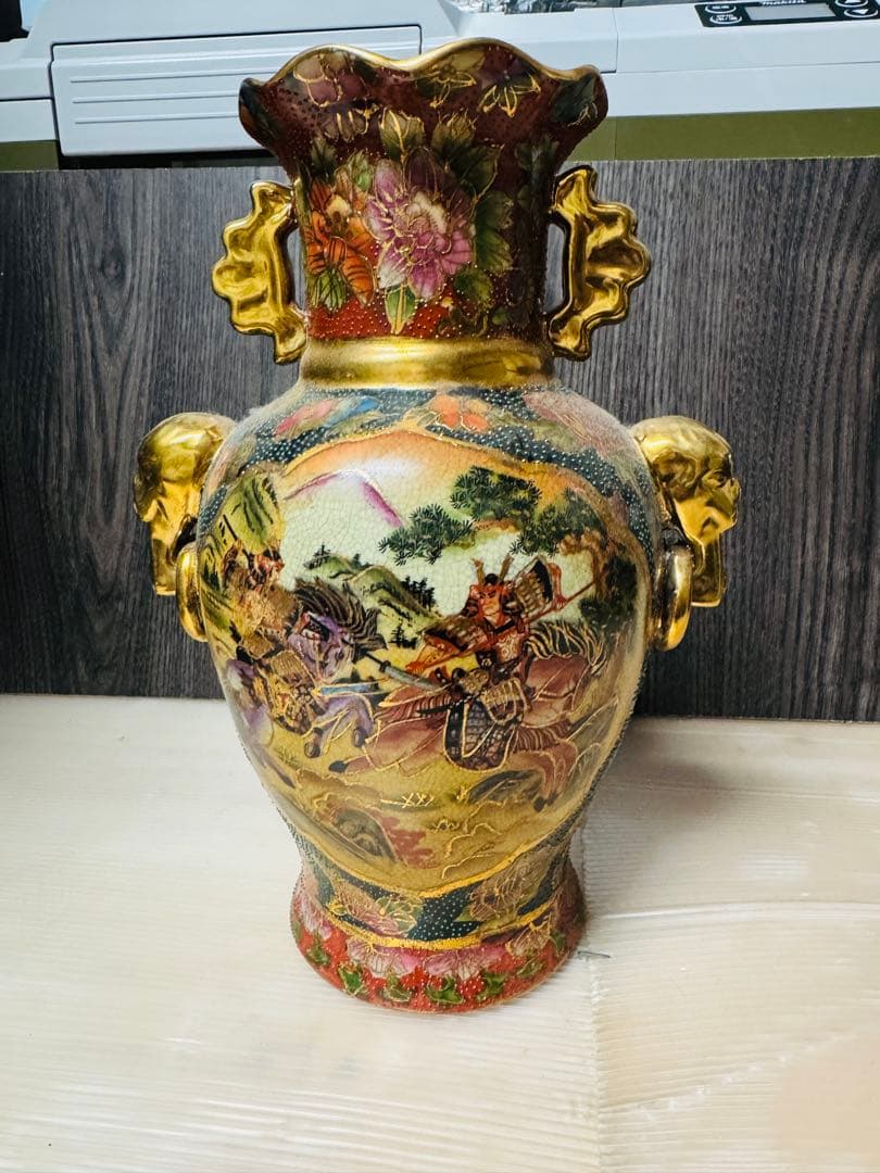 薩摩焼「武者合戦図」壺金彩 耳付 縁起物 アンティーク飾り物 置物 時代物 飾壺
