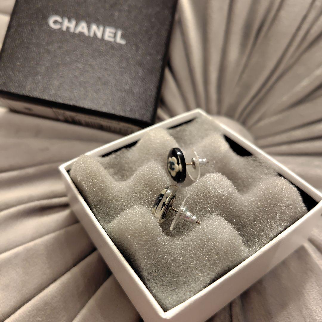 CHANEL フラワーモチーフピアス