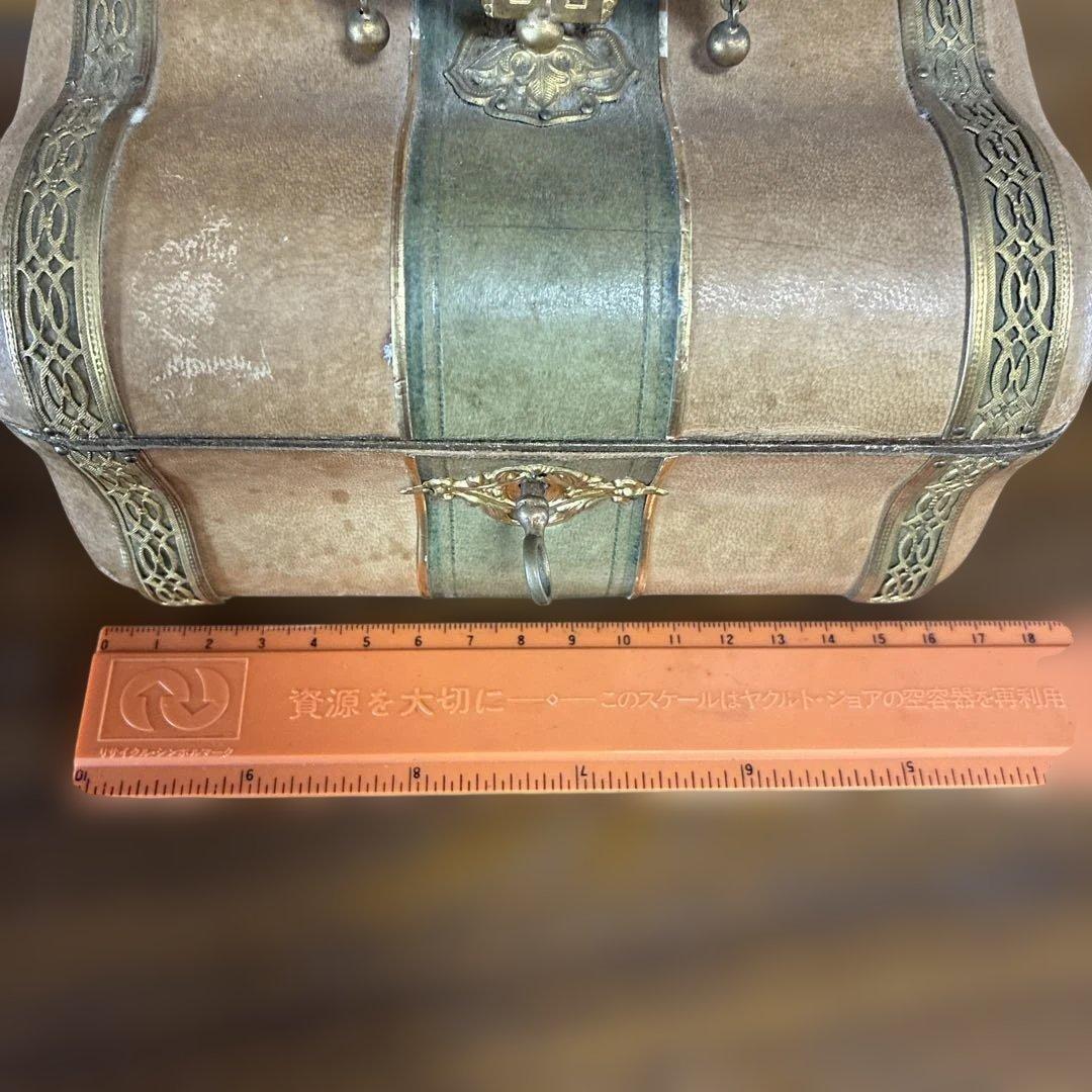 イギリス製　宝石箱　アンティーク　レザー収納　ボックス　鍵つき