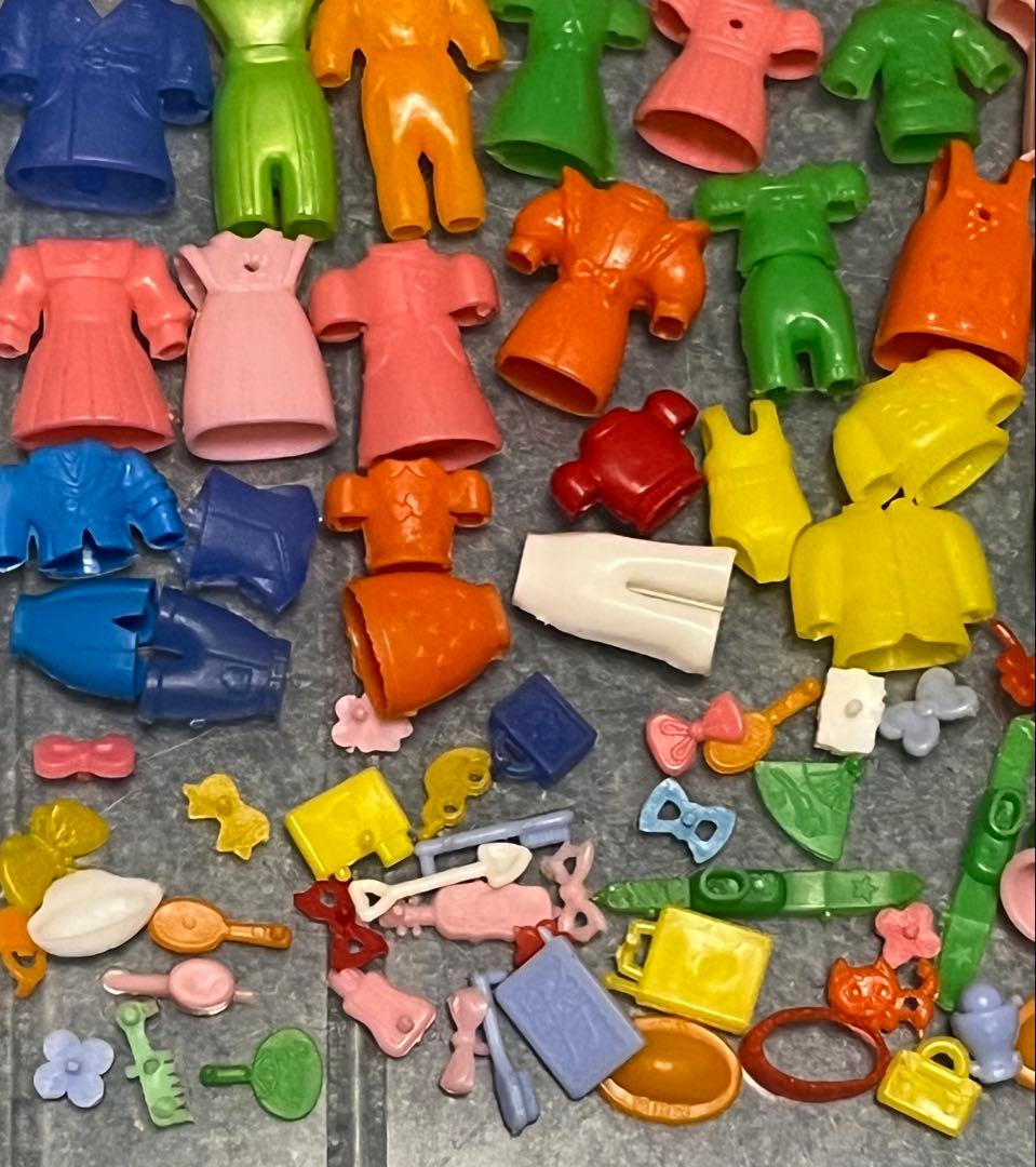 グリコおまけ　パピーちゃんと洋服と小物いろいろ