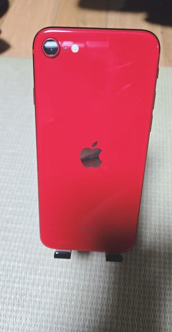 Apple iPhone SE (赤) 本体