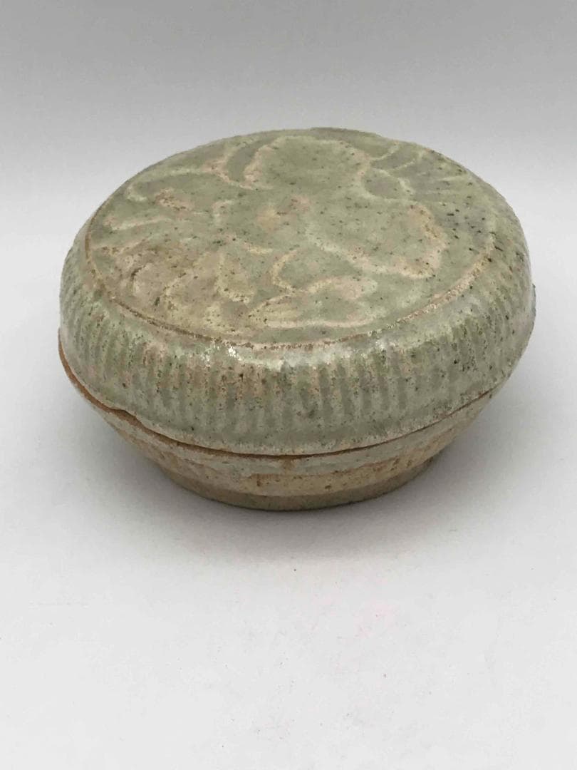 北宋時代　青白磁貼花牡丹文合子　香盒　香合　茶道具　香道具　(F-56)