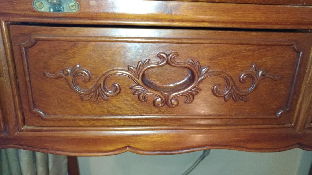 花梨　唐木　ライティングビューロー 　彫刻入り引き出し