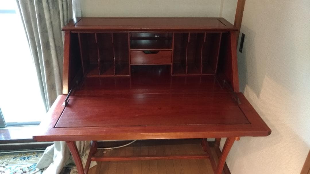 花梨　唐木　ライティングビューロー 　彫刻入り引き出し