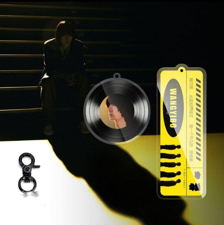 陳情令　王一博最新曲万物可愛&傍観者CD風キーホルダー