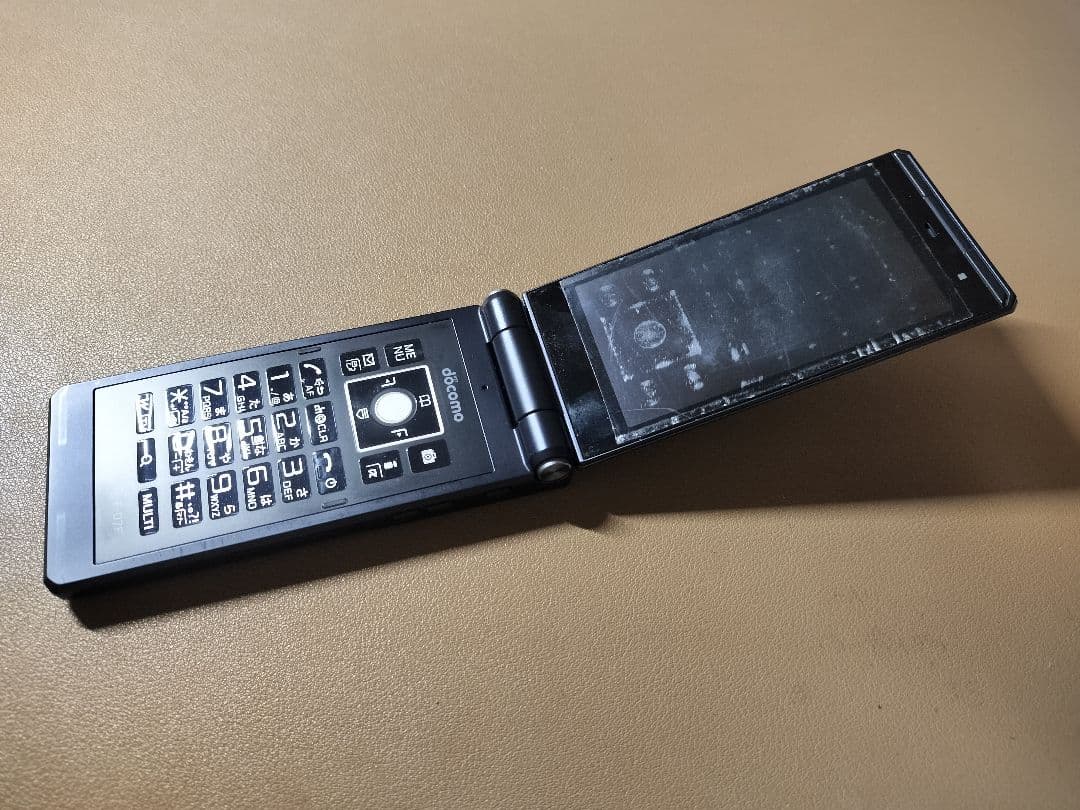 docomo F-07F 本体 ・ ACアダプタ・クレードル　 3点セット