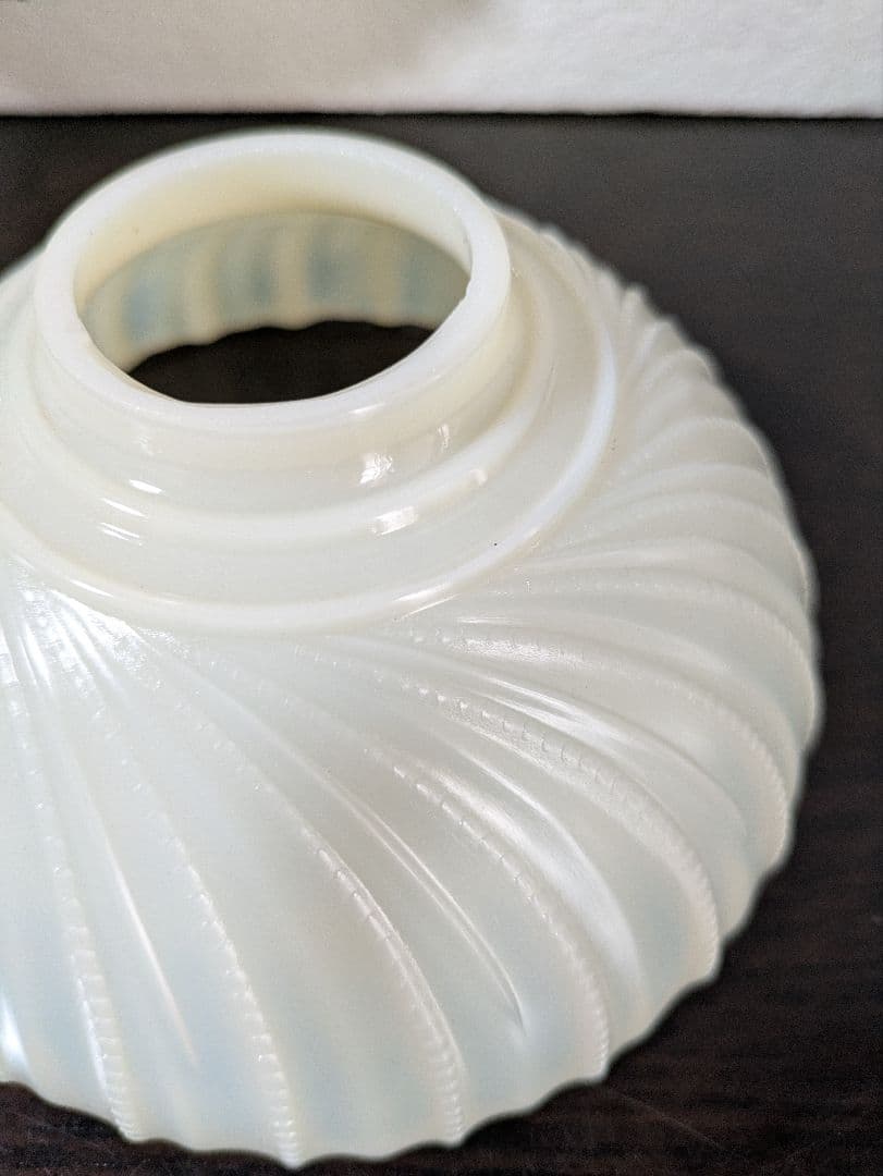 マクベス・エバンス　モナックス　ミルクガラス　リブデザインランプシェード