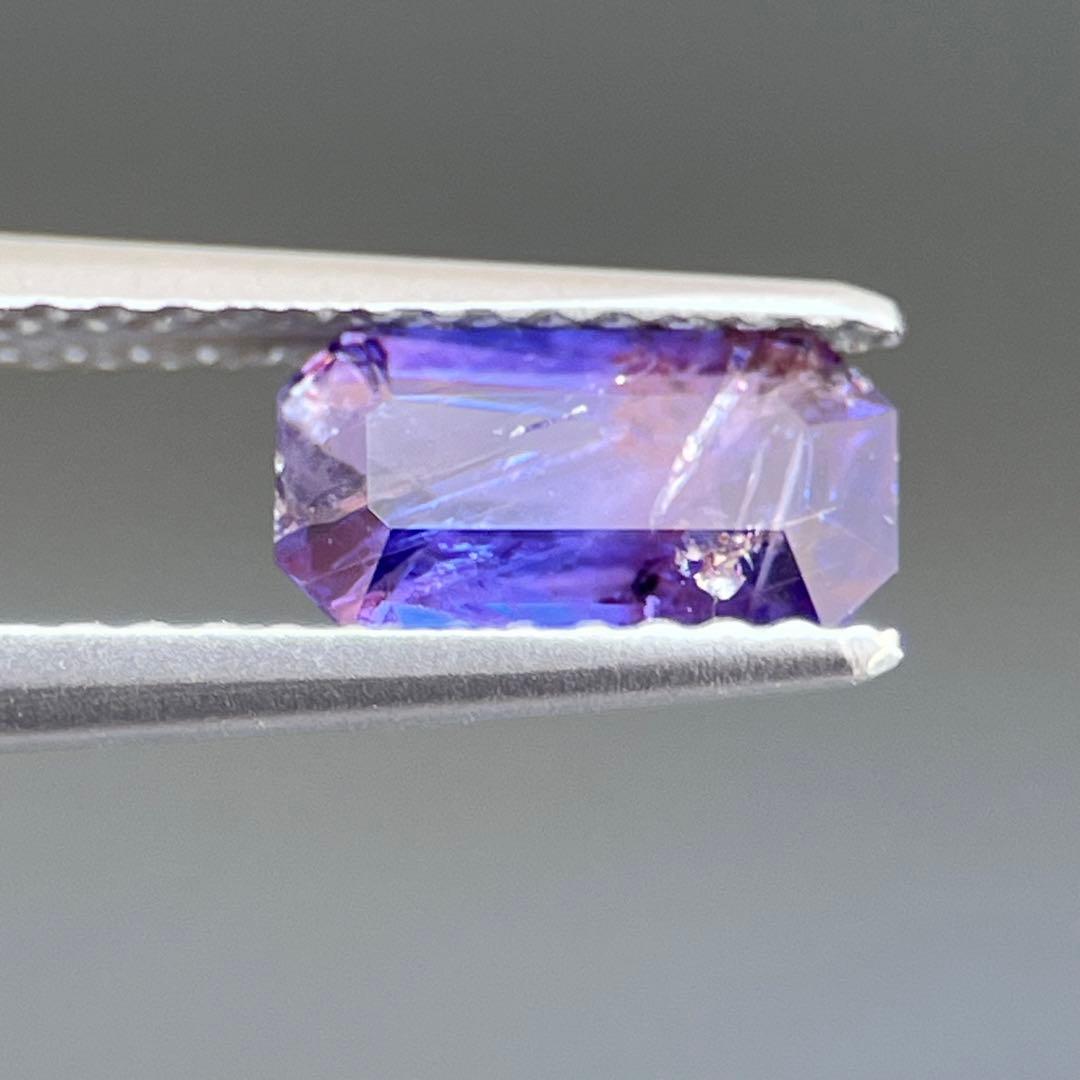 スリランカ産非加熱天然バイオレットサファイアルース