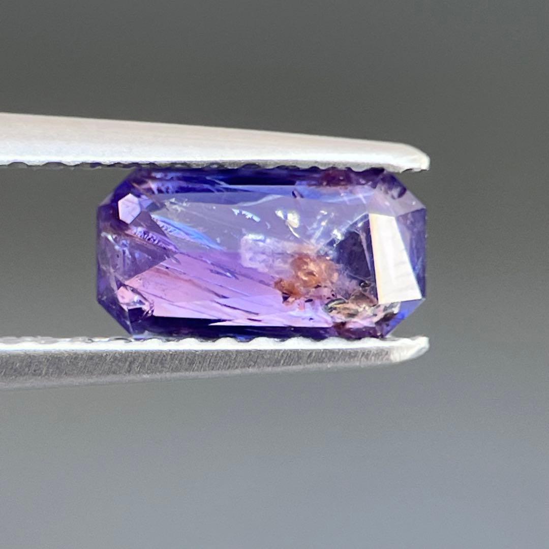 スリランカ産非加熱天然バイオレットサファイアルース