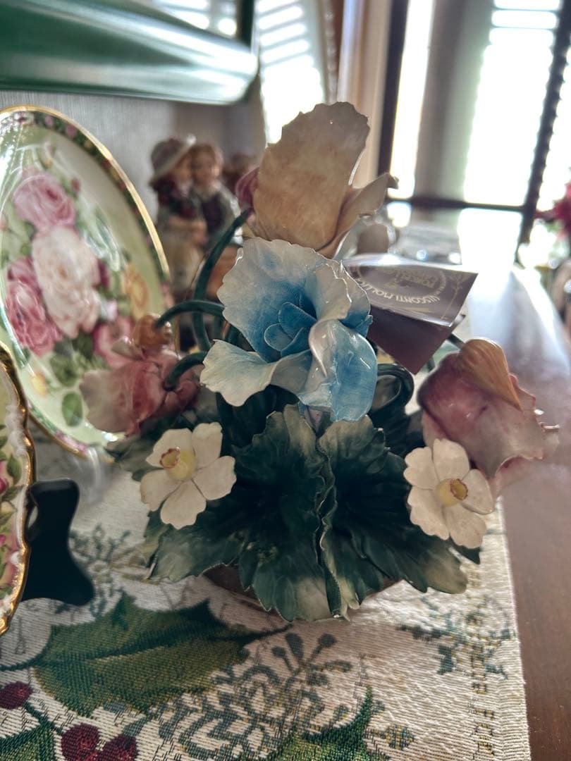 カポディモンテ　陶花　オブジェ　イタリア　チューリップ