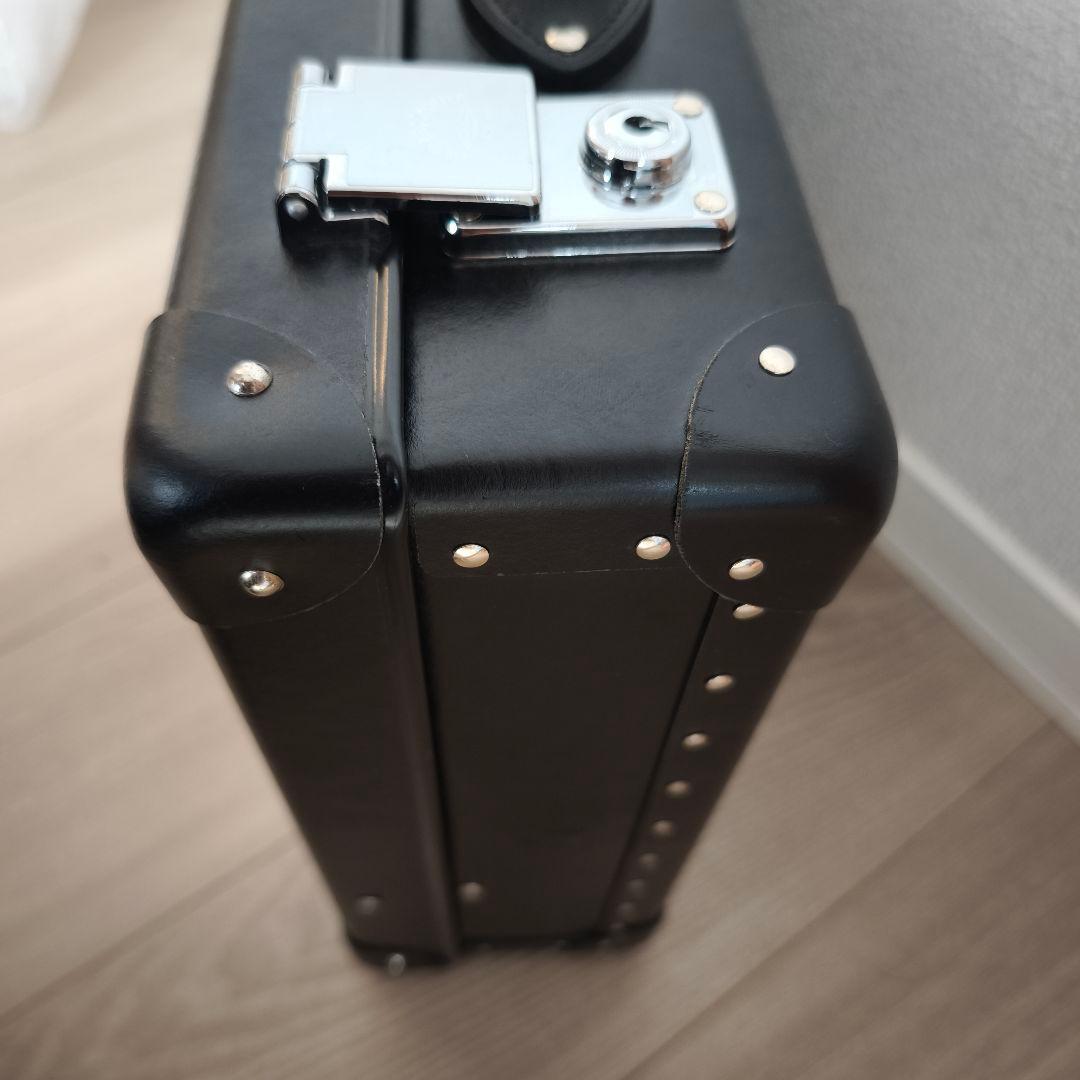 【保証書付】GLOBE-TROTTER アタッシュケース 007限定クロシェット