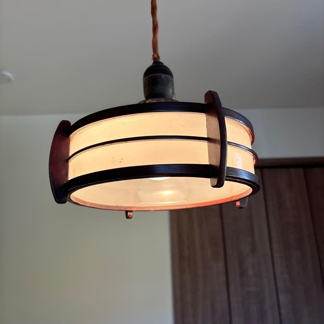 昭和レトロ　電気笠　電笠　ミルクガラス　ミルクシェード　乳白色 吊し照明