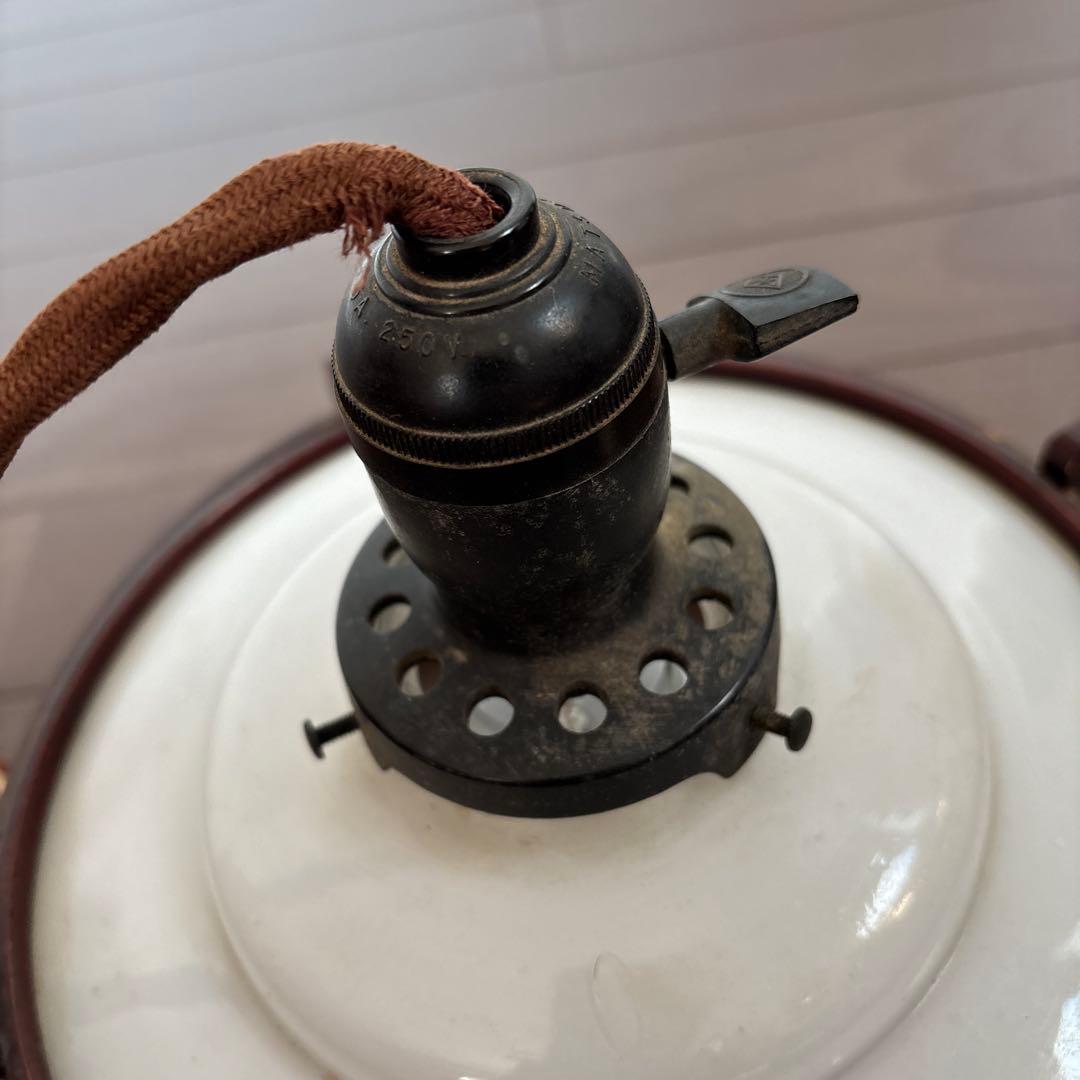 昭和レトロ　電気笠　電笠　ミルクガラス　ミルクシェード　乳白色 吊し照明