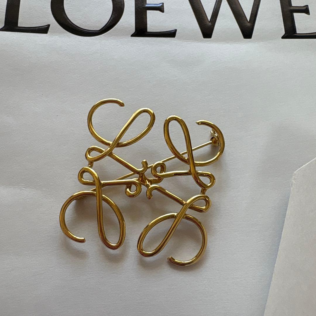 ☆ロエベ　ブローチ　ゴールド☆