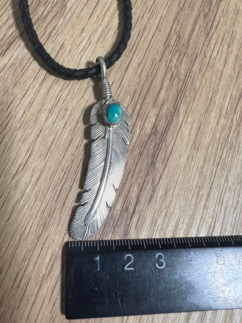 ハーヴィーメイス　ターコイズ付きフェザーネックレス