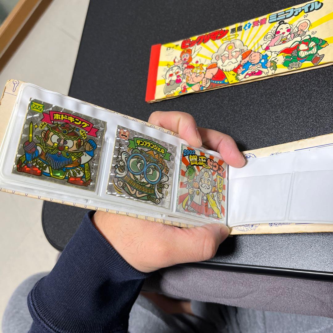 ビックリマンシールです。ケース付き（2枚）