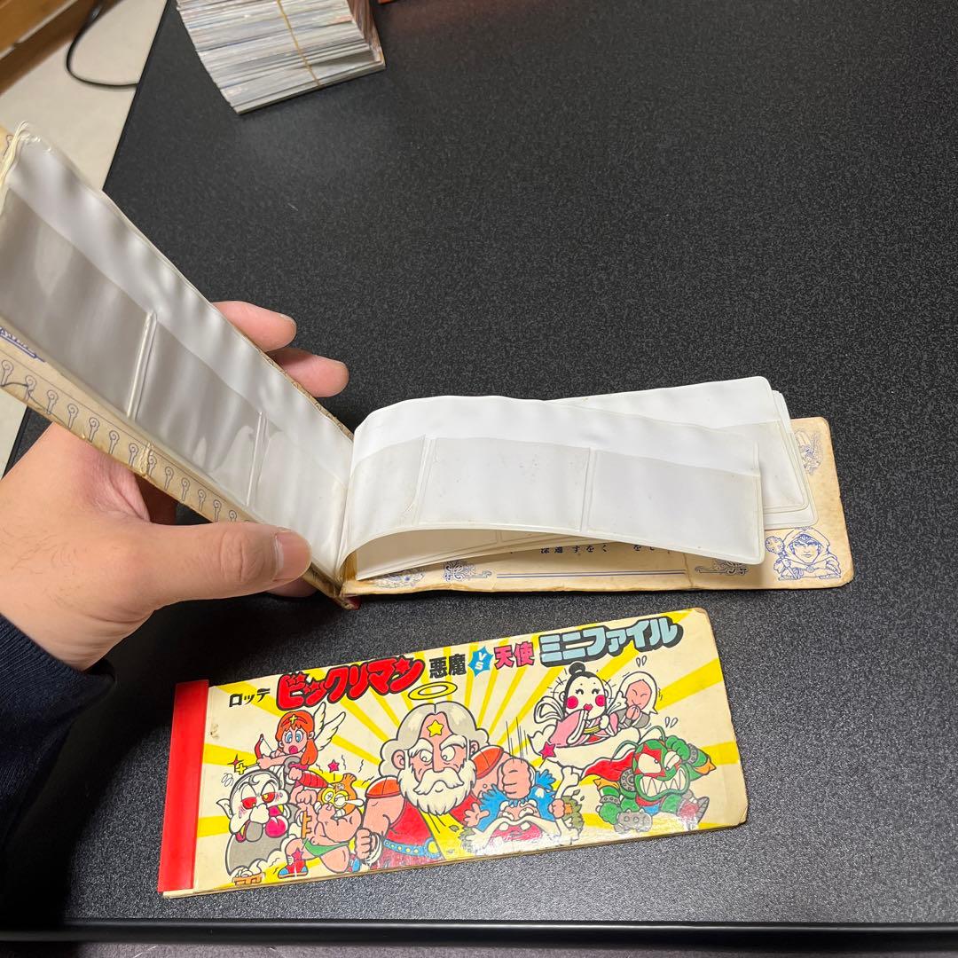 ビックリマンシールです。ケース付き（2枚）