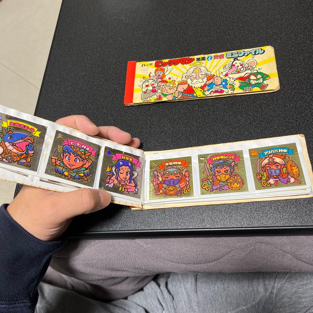 ビックリマンシールです。ケース付き（2枚）