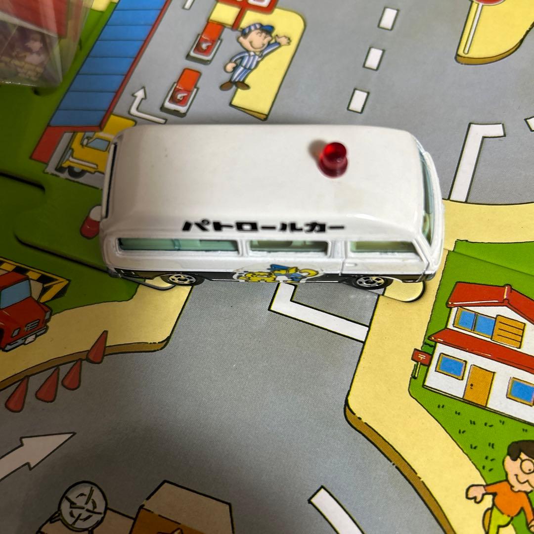 トミカ　ボードマップ急げ緊急車　キャラバン ハイルーフ パトロールカー 日本製