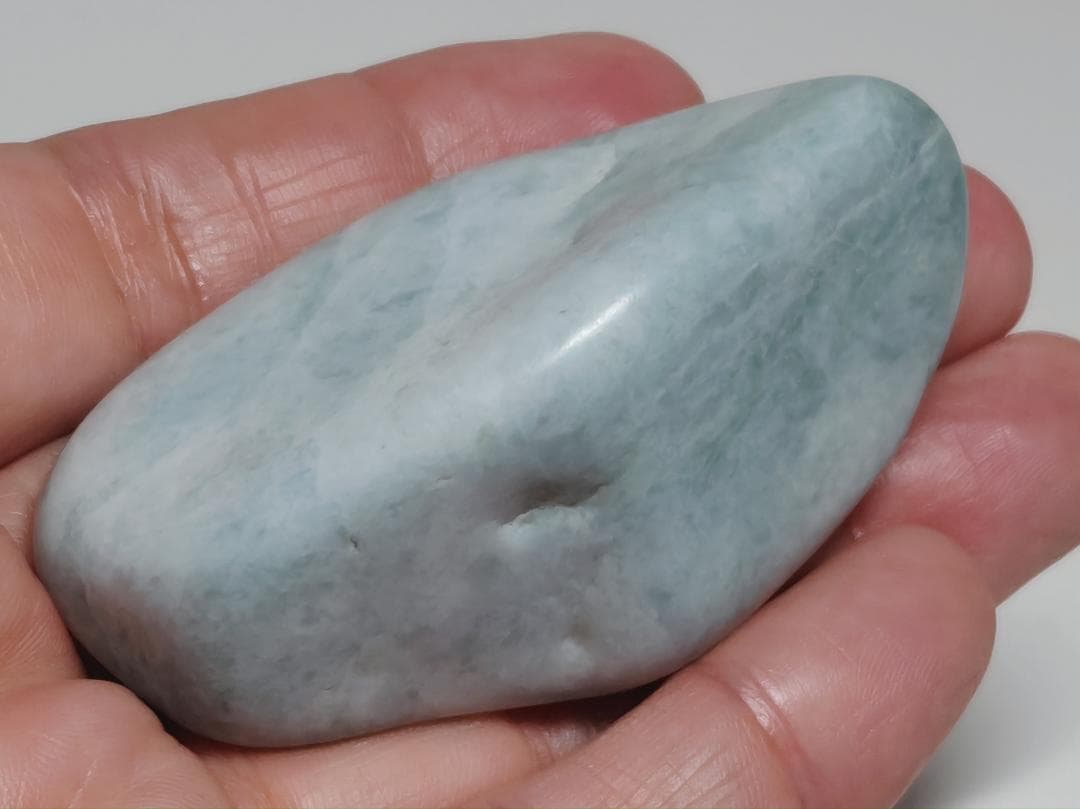 糸魚川㊸ 翡翠 97g ヒスイ 原石 鑑賞石 自然石 誕生石 鉱物 鉱石 水石