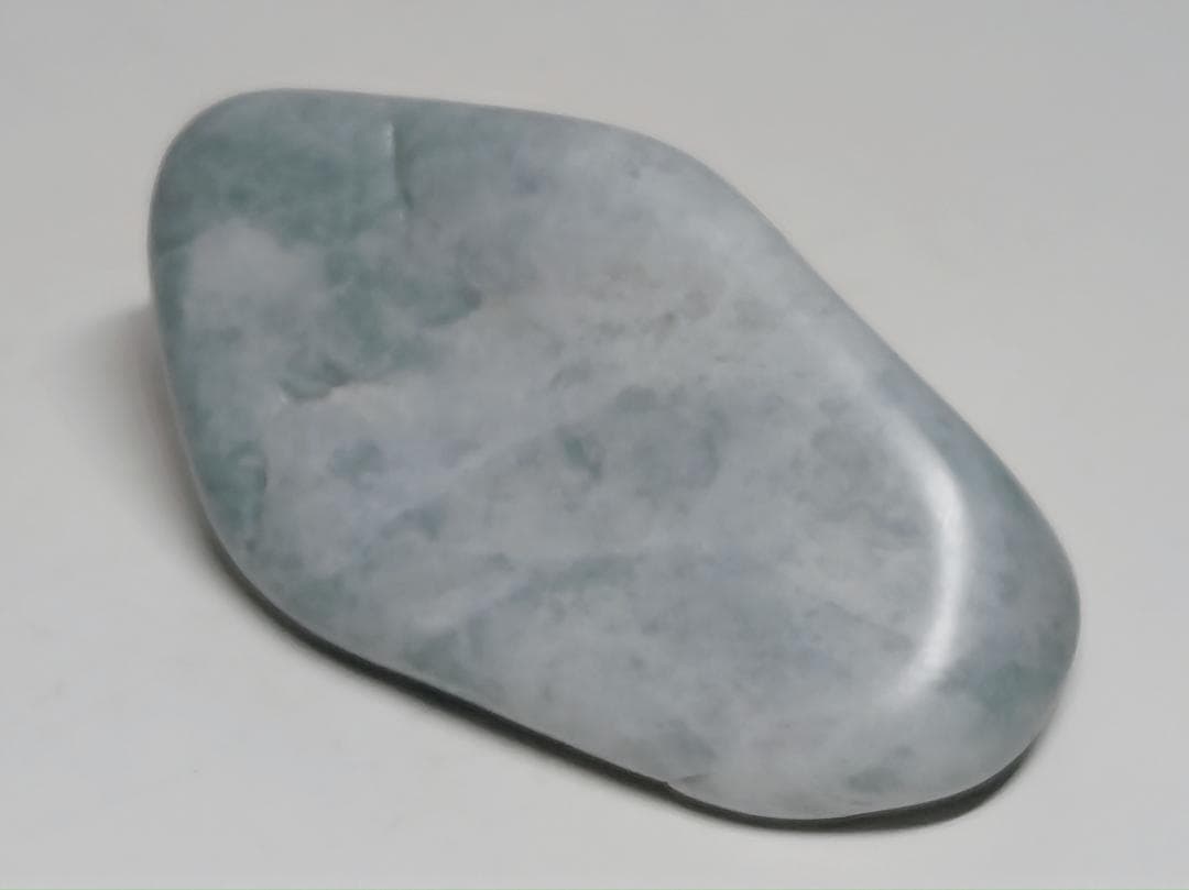 糸魚川㊸ 翡翠 97g ヒスイ 原石 鑑賞石 自然石 誕生石 鉱物 鉱石 水石