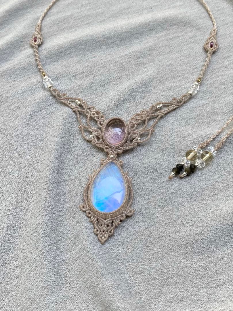 レインボームーンストーン　アメジスト　マクラメネックレス