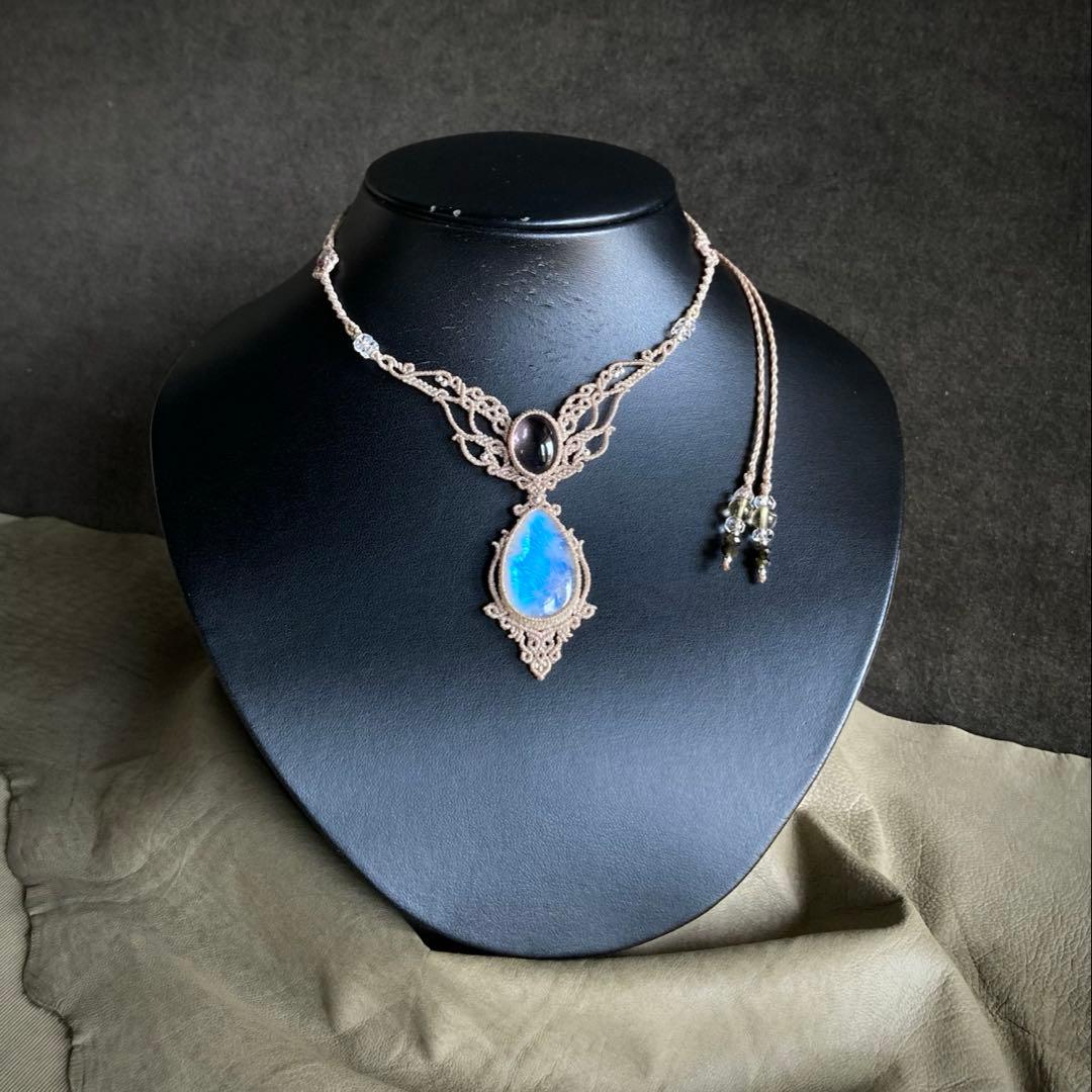 レインボームーンストーン　アメジスト　マクラメネックレス