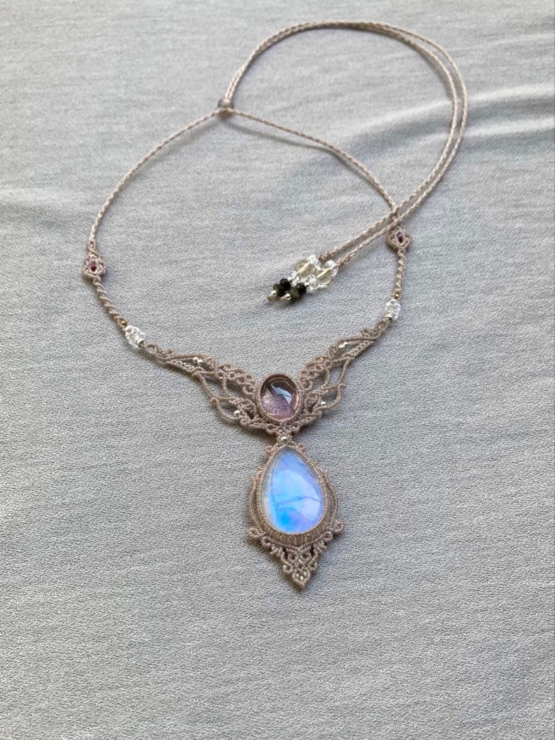 レインボームーンストーン　アメジスト　マクラメネックレス