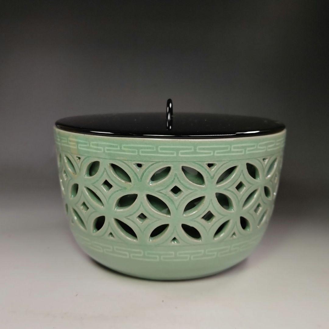 イ631 水指『久田宗也（尋牛斎）極箱』『廣州窯　青磁七宝透し　平水指』茶道具