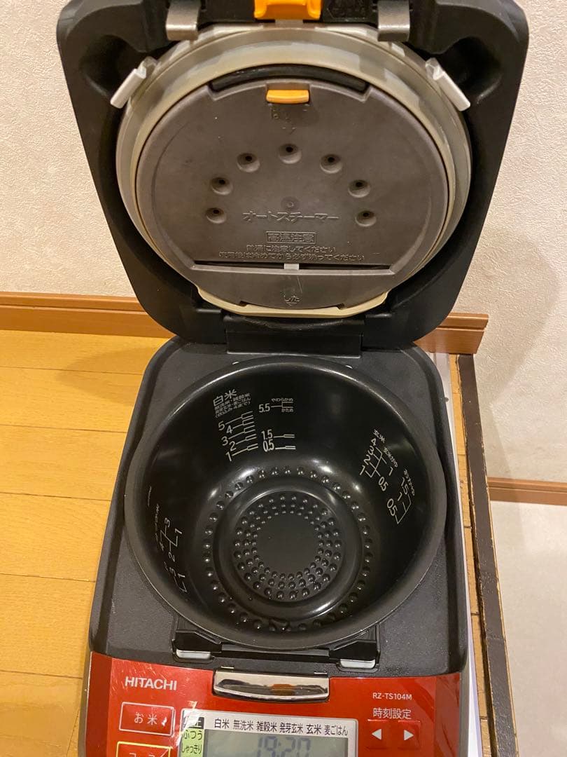 IH炊飯器、レッド、HITACHI製、RZ-TS104M