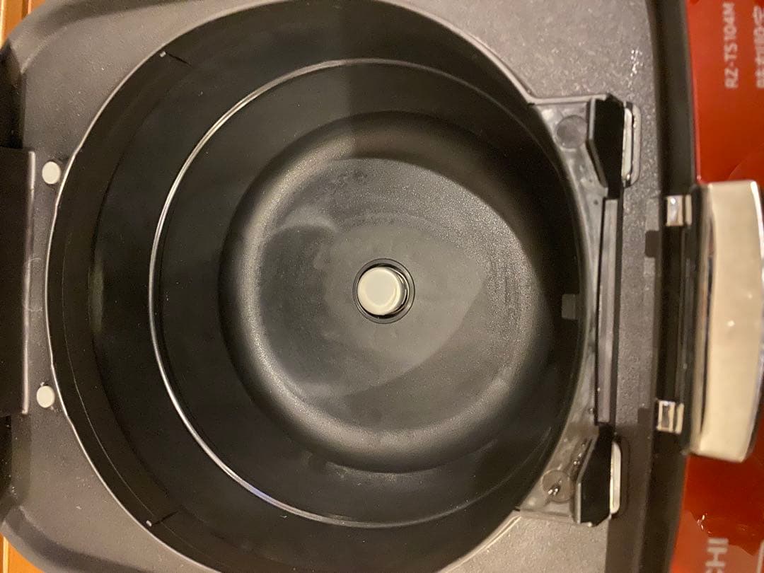 IH炊飯器、レッド、HITACHI製、RZ-TS104M