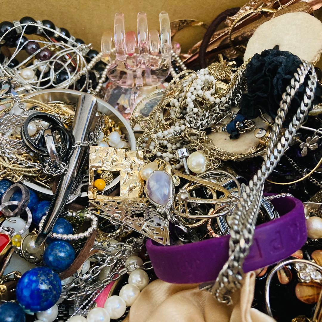 遺品整理品　k18刻印有り　アクセサリーまとめ売り　ジャンク　ネックレス　指輪