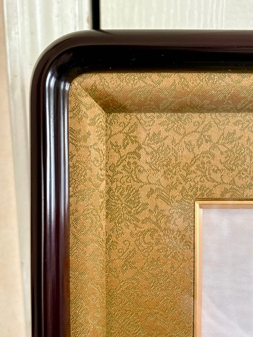 ★叙勲額縁　菊の御紋　ダークブラウンの木製額縁