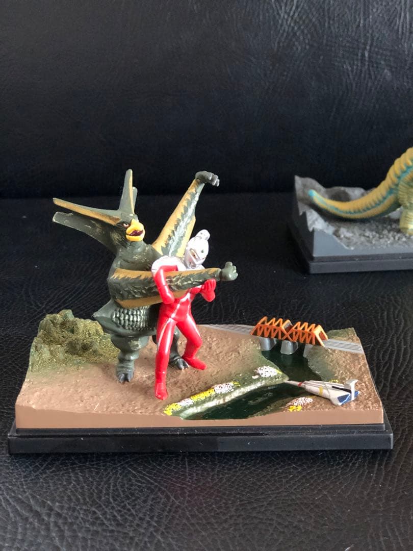 大怪獣シリーズ　どくろ怪獣レッドキング　再生怪獣ギエロン星獣　ジオラマ