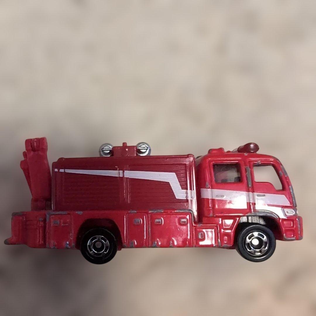 トミカ 変形ファイヤーステーション & ビックファイヤーエンジン セット