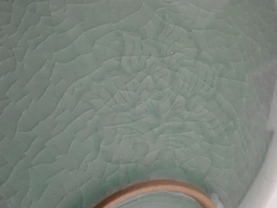 椀 青磁 唐草紋逆象嵌 韓国国宝レプリカ 湖厳博物館