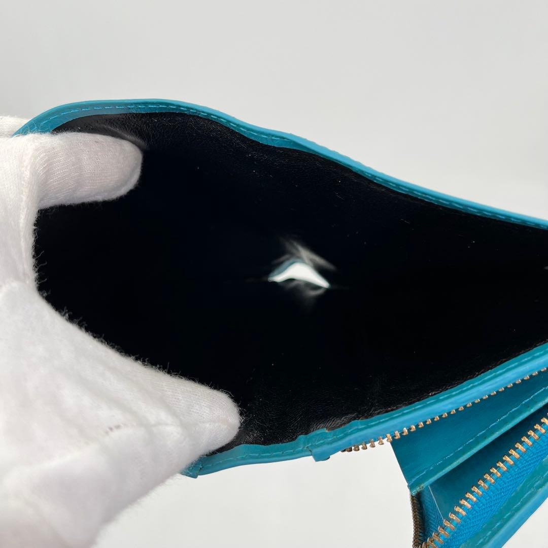 イヴサンローラン 二つ折り財布 カサンドラ YSLロゴ ライトブルー レザー