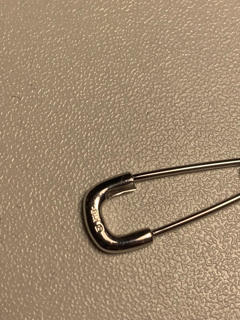 ミキモト　安全ピンモチーフ　ブローチ　K18