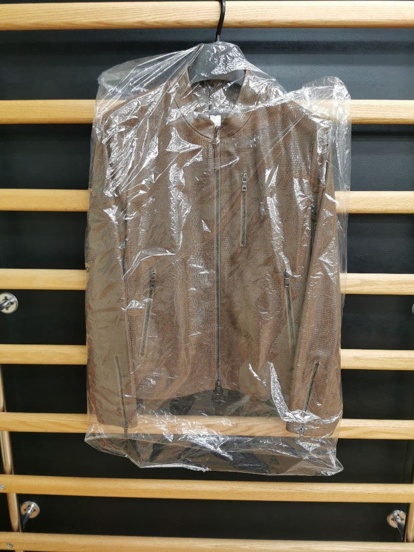 EPOCA PRIMA COLLECTION 型押しシングルライダースブルゾン