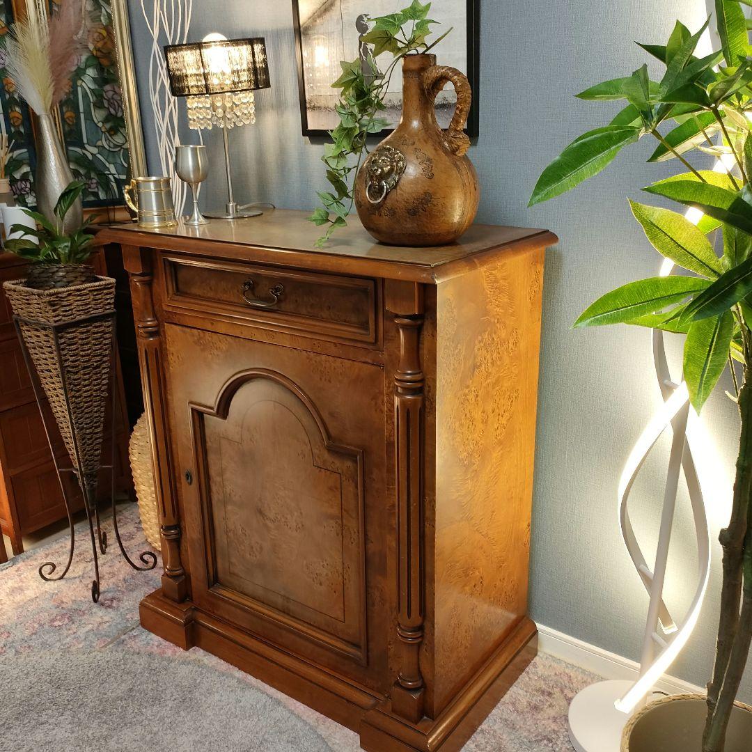 【ヴィンテージ 希少バールウッド】イタリア製クラシックキャビネット 鍵付き