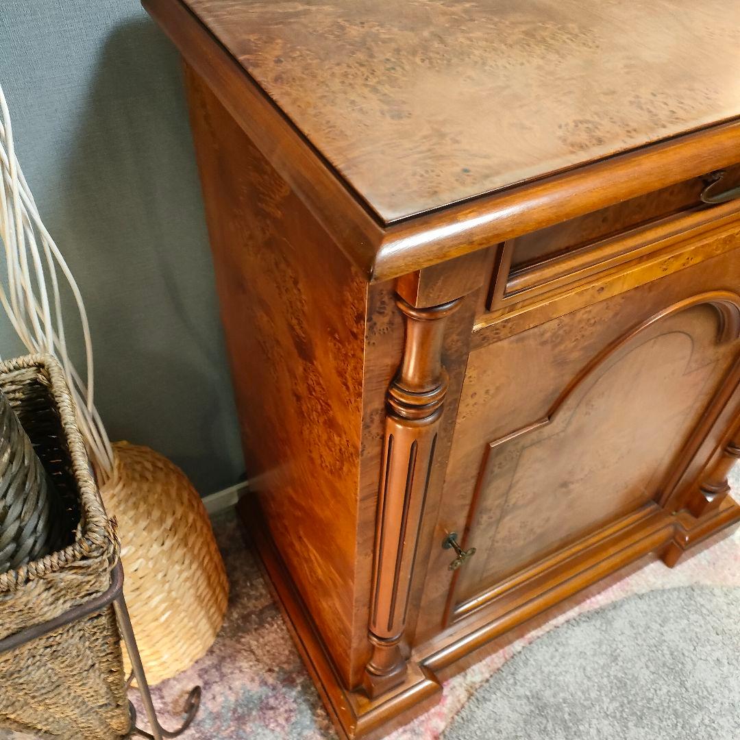 【ヴィンテージ 希少バールウッド】イタリア製クラシックキャビネット 鍵付き