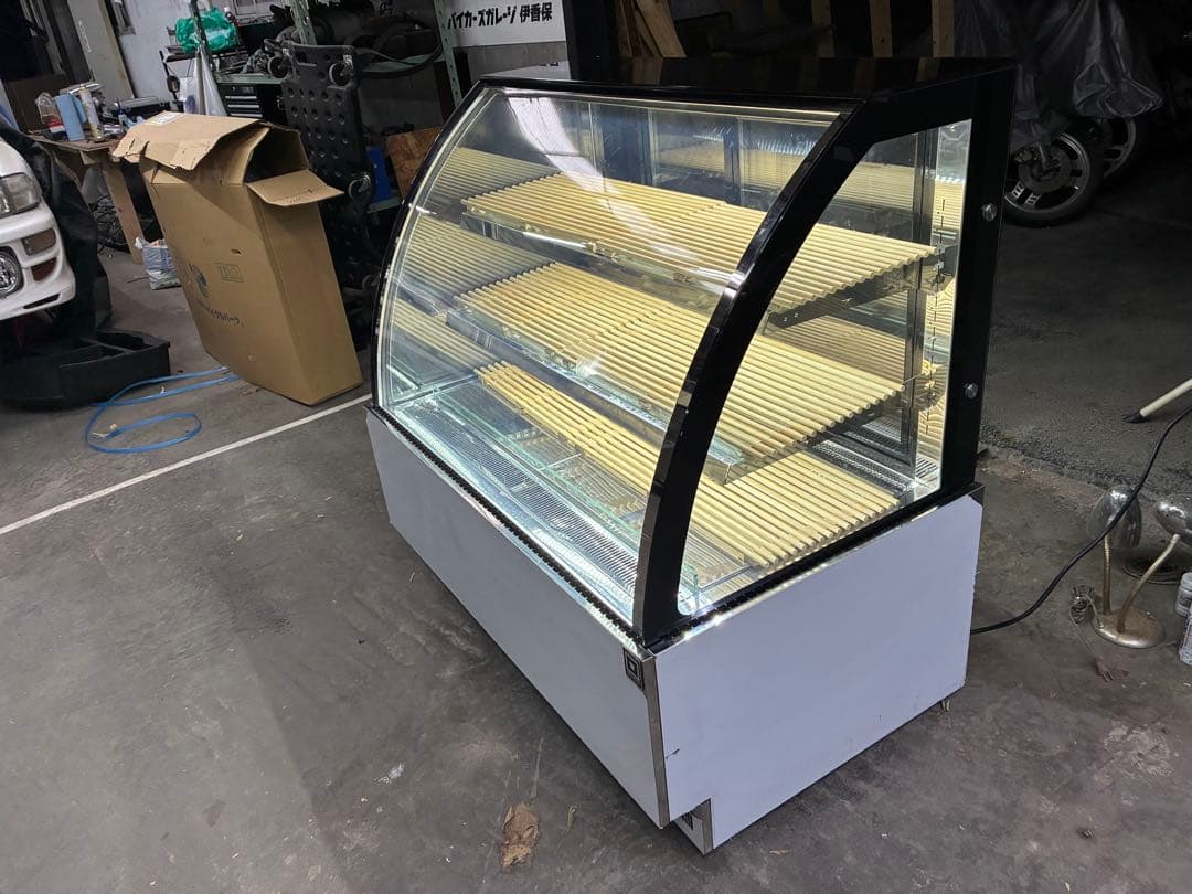 3段ガラスショーケース 100V 動作良好　送料込み