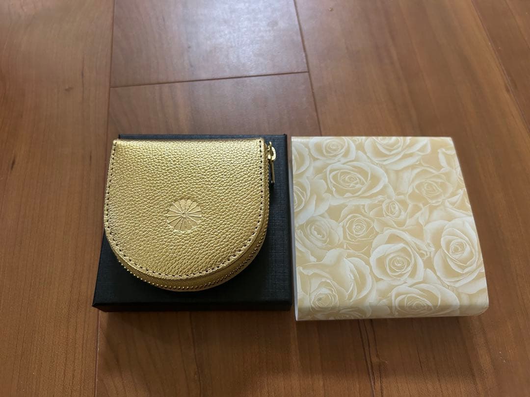 皇居 馬蹄型小銭入　ケース　財布　ゴールド　大安吉日購入
