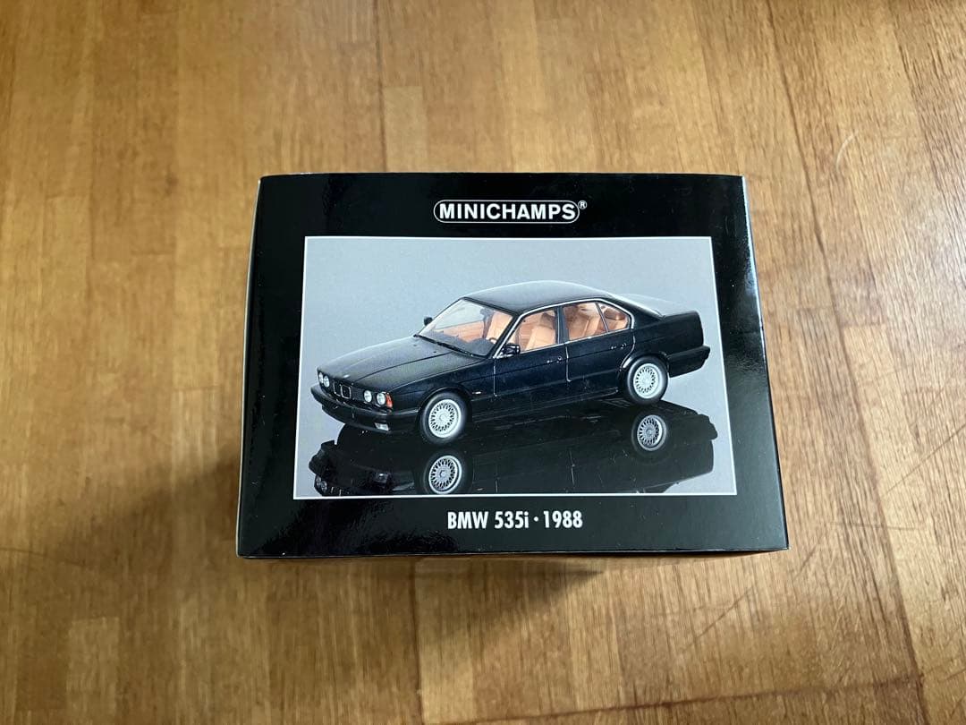 未開封品 MINICHAMPS 1/18 BMW 535i 1988 black