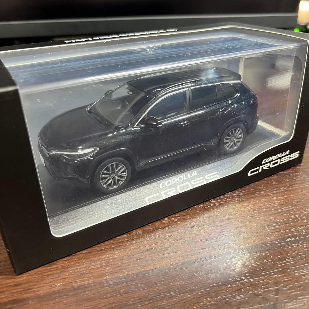 【新品・未開封】新型カローラクロス　ミニカー　カラーサンプル　ブラックマイカ