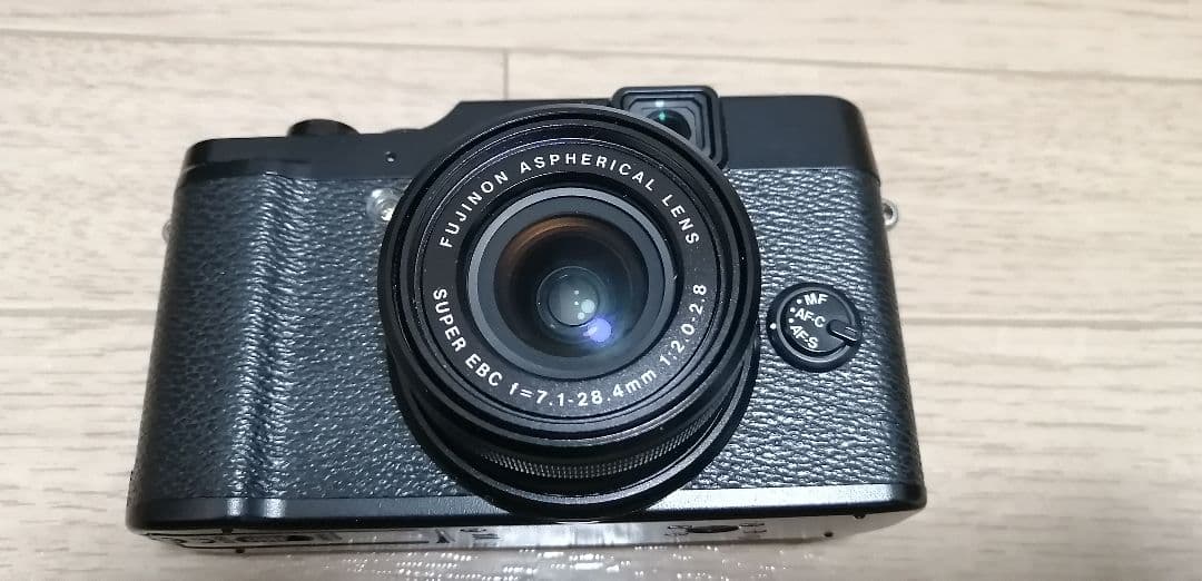 Fujifilm X10 コンパクトデジタルカメラ
