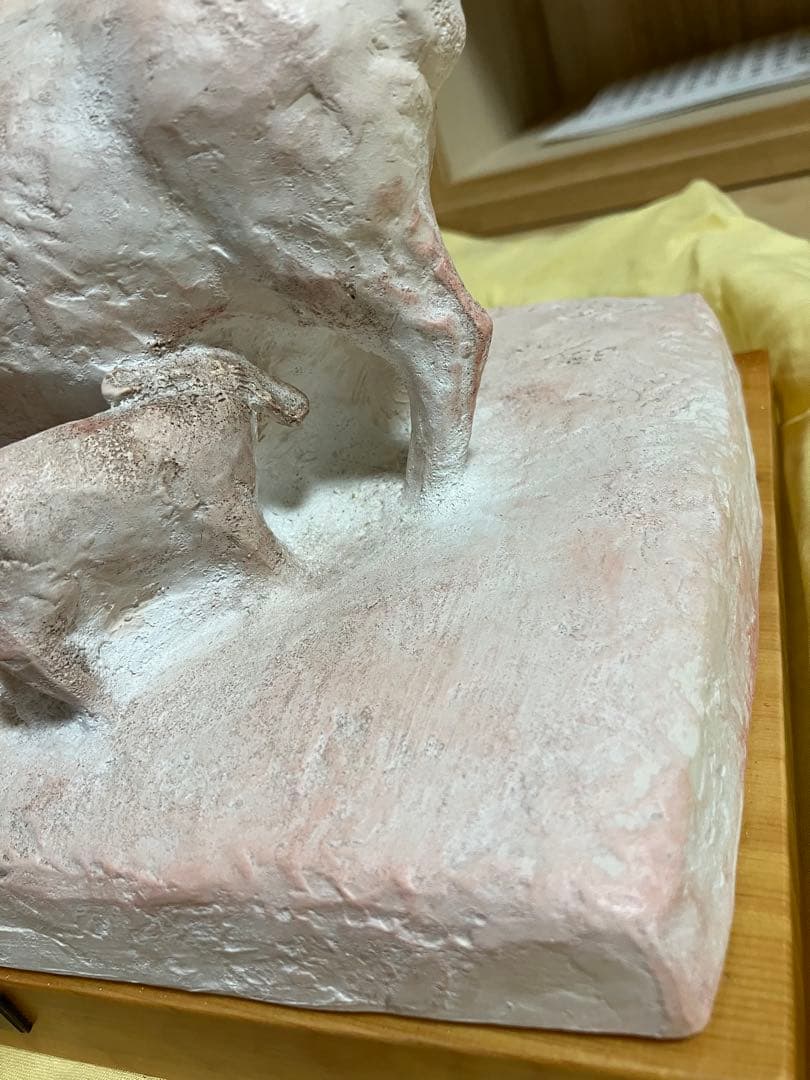 MINEO KANBE 羊の彫刻